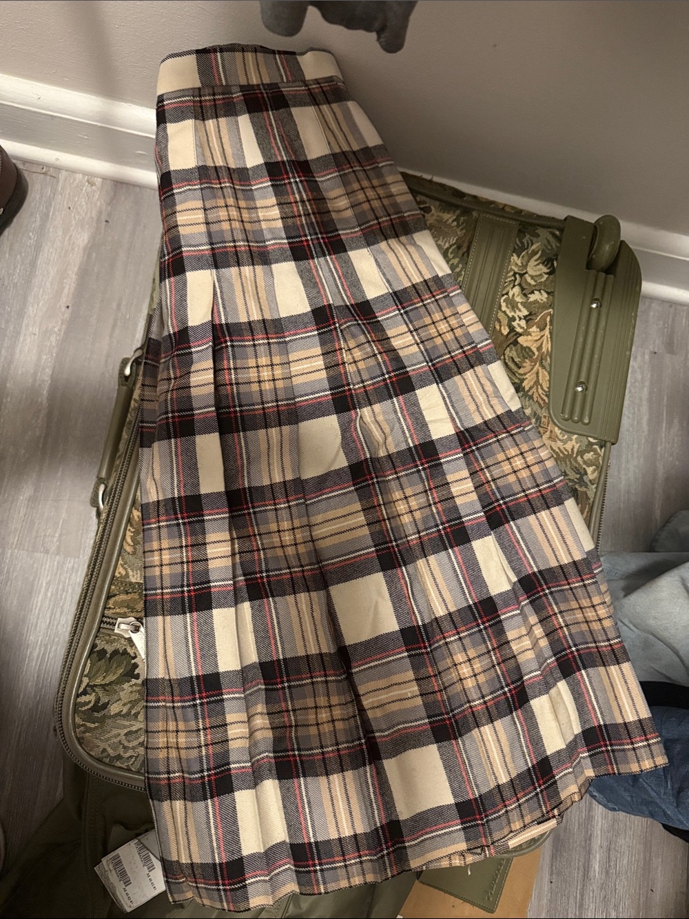 Classic Plaid Pure Wool Scottish Pleated Skirt in Beige and Navy